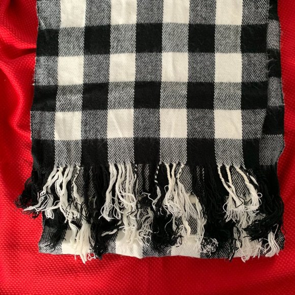 PICK 4 , GET 1 FREE. Scarf, Acrylic Wool, Black & White - Picture 4 of 5